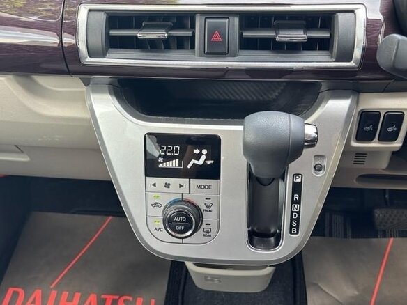 2022 Daihatsu Cast I, красный - вид 8