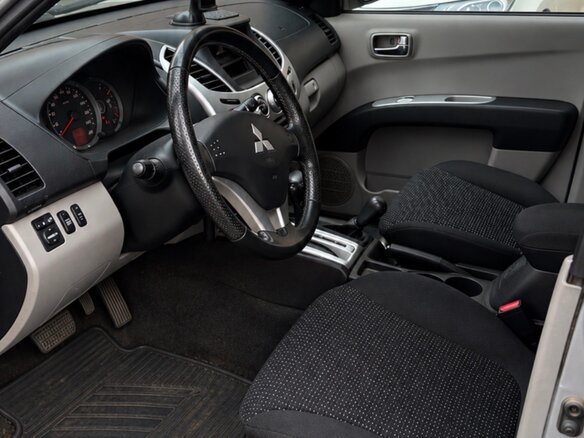 2010 Mitsubishi L200 IV, серебристый, 1300000 рублей - вид 6