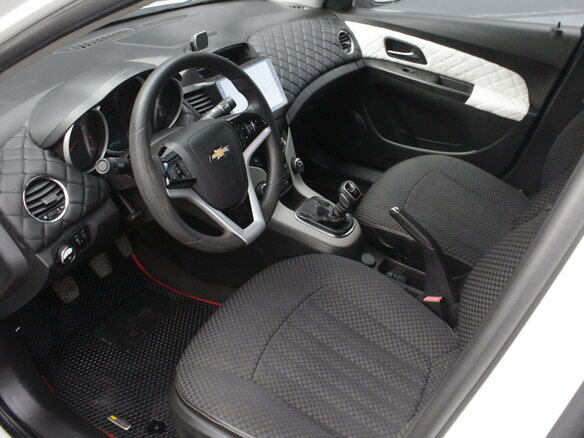 2011 Chevrolet Cruze I, белый, 645000 рублей - вид 4