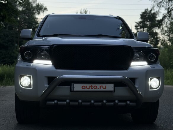 2010 Toyota Land Cruiser 200 Series, белый, 2800000 рублей - вид 5