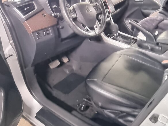 2023 Mitsubishi Xpander Cross I, серый, 2800000 рублей - вид 8