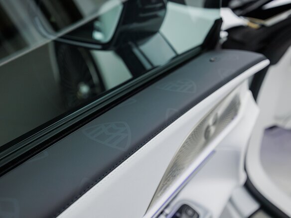 2025 Mercedes-Benz Maybach SL, белый - вид 35