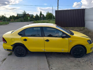 2016 Volkswagen Polo V Рестайлинг, жёлтый, 320000 рублей, вид 4