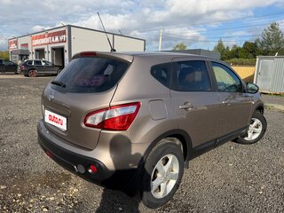 2010 Nissan Qashqai I Рестайлинг, бежевый, 800000 рублей, вид 3