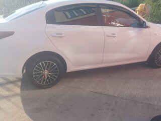 2019 Kia Rio IV, белый, 1680000 рублей, вид 3