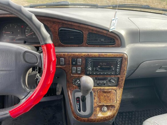 2000 Kia Carnival I, чёрный, 455913 рублей - вид 8