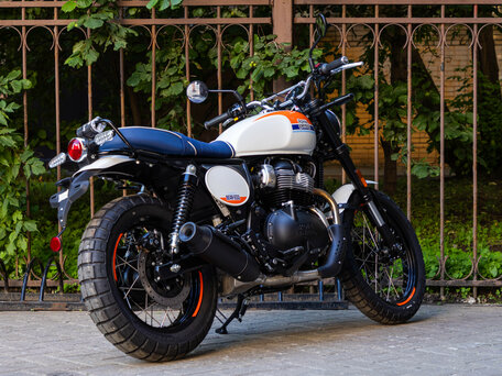 2025 Royal Enfield Bear 650, серебристый, 719000 рублей, вид 5