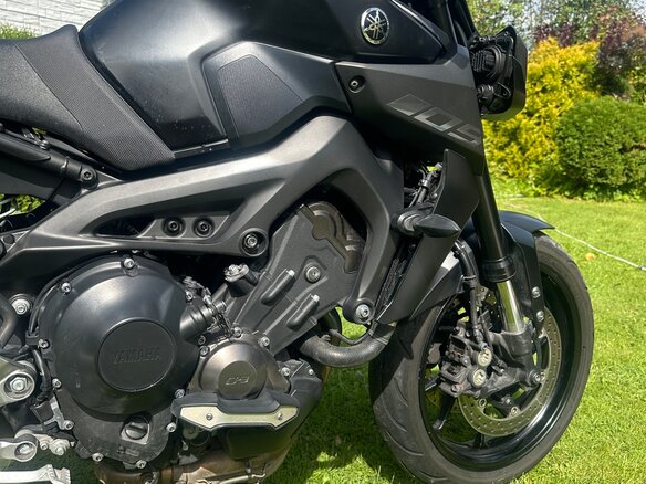 2017 Yamaha MT-09 (FZ-09), чёрный, 830000 рублей - вид 2