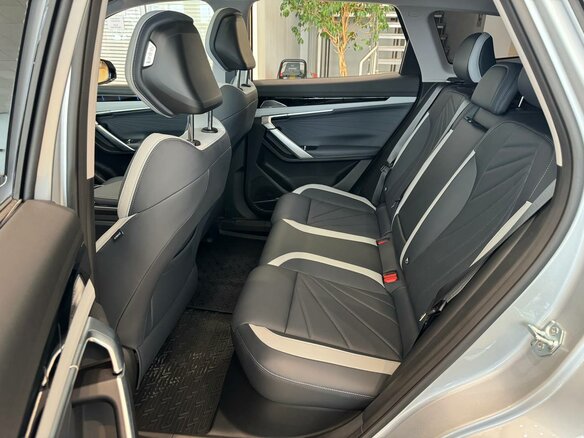 2025 Geely Atlas II, серебристый - вид 5