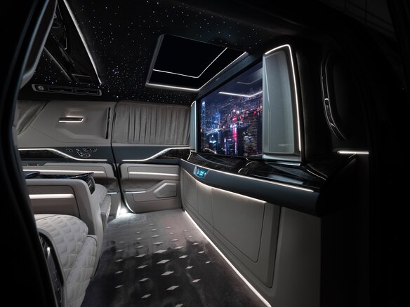 2024 Cadillac Escalade ESV V Рестайлинг, чёрный, 53400000 рублей - вид 3