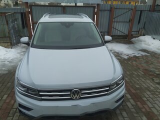 2018 Volkswagen Tiguan Allspace II, серебристый, 3900000 рублей, вид 1