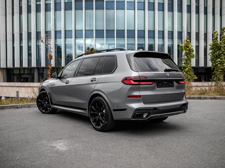 2026 BMW X7 40d I (G07) Рестайлинг, серый, 17490000 рублей, вид 4