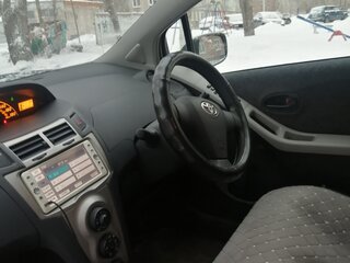 2009 Toyota Vitz II (XP90), серый, 800000 рублей, вид 2