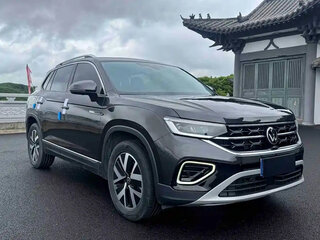 2022 Volkswagen Tayron I, чёрный, 2165000 рублей, вид 3