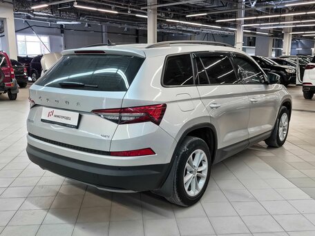 2021 Skoda Kodiaq I Рестайлинг, серебристый, 2949000 рублей, вид 3