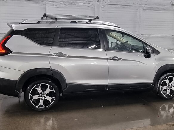 2023 Mitsubishi Xpander Cross I, серый, 2800000 рублей - вид 6