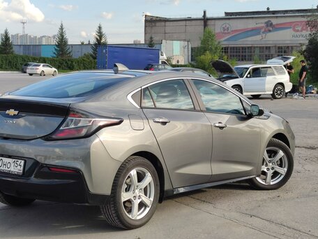 2015 Chevrolet Volt II, серый, 1450000 рублей, вид 3