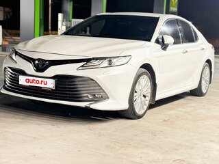 2018 Toyota Camry VIII (XV70), белый, 2450000 рублей, вид 1