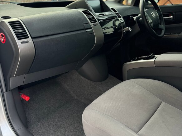 2009 Toyota Prius II Рестайлинг (XW20), серебристый, 1199999 рублей - вид 13