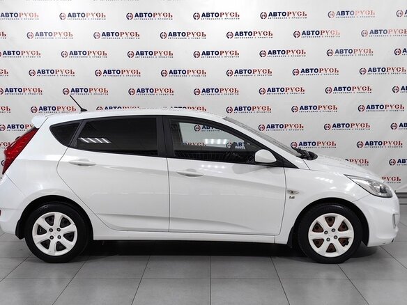 2014 Hyundai Solaris I, белый, 1200000 рублей - вид 2