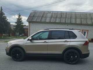 2021 Volkswagen Tiguan II Рестайлинг, коричневый, 2650000 рублей, вид 2