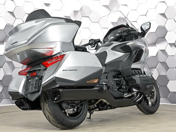 2025 Honda GL 1800 Gold Wing, серебристый - вид 6