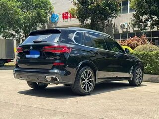2022 BMW X5 Long 30Li IV (G05/G18), чёрный, 6040111 рублей, вид 4