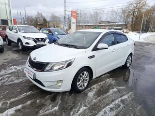 2013 Kia Rio 4-speed III, белый, 799000 рублей, вид 1