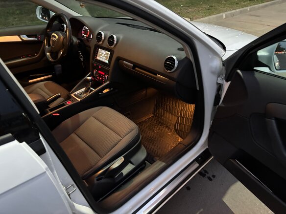 2010 Audi A3 II (8P) Рестайлинг 2, белый, 1050000 рублей - вид 6