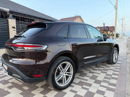 2022 Porsche Macan I Рестайлинг 2, коричневый, 7300000 рублей, вид 3