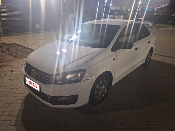 2018 Volkswagen Polo V Рестайлинг, белый, 429000 рублей - вид 1