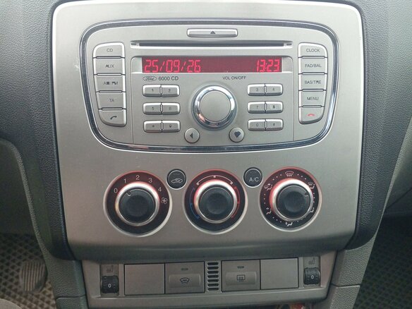 2008 Ford Focus II Рестайлинг, серебристый - вид 11