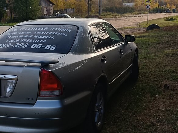 2001 Mitsubishi Diamante II, серый, 360000 рублей - вид 2