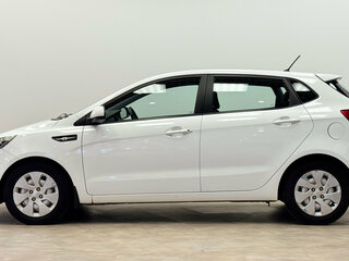 2016 Kia Rio III Рестайлинг, белый, 1150000 рублей, вид 2