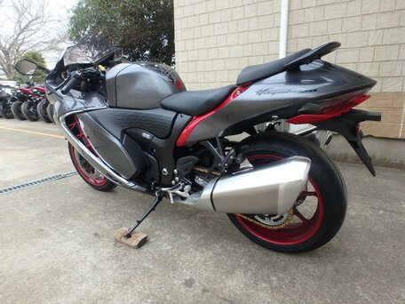2023 Suzuki GSX 1300 R Hayabusa, серый, 2000000 рублей, вид 5