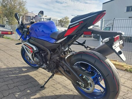 2026 Suzuki GSX-R 1000, синий, 2590000 рублей, вид 4