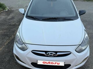 2013 Hyundai Solaris I, белый, 650000 рублей, вид 1