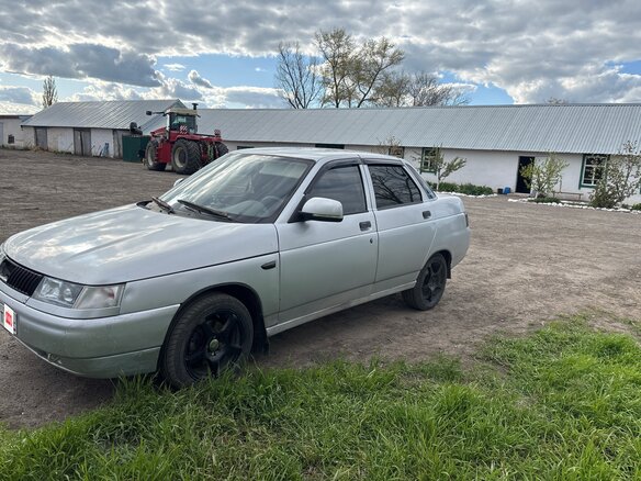 2004 Lada (ВАЗ) 2110, серебристый, 200000 рублей