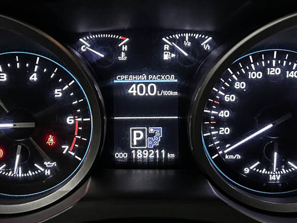 2014 Toyota Land Cruiser 200 Series Рестайлинг 1, серебристый, 3930000 рублей - вид 21