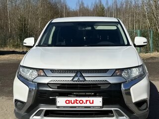2019 Mitsubishi Outlander III Рестайлинг 3, белый, 1900000 рублей, вид 4