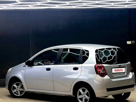 2009 Chevrolet Aveo I Рестайлинг, серебристый, 380000 рублей, вид 5