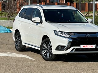 2022 Mitsubishi Outlander III Рестайлинг 3, белый, 2700000 рублей, вид 1