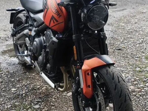 2023 Triumph Trident 660, оранжевый, 850000 рублей - вид 4