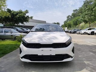 2025 Kia K3 II (China Market) Рестайлинг, белый, 1800000 рублей, вид 2