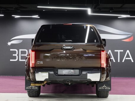 2023 Toyota Tundra Crew Max CrewMax III, коричневый, 9000000 рублей, вид 5