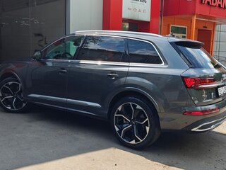 2021 Audi Q7 45 TFSI II (4M) Рестайлинг, серый, 5740000 рублей, вид 2