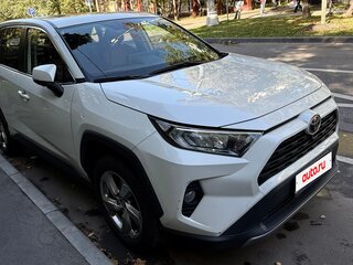 2020 Toyota RAV4 V (XA50), белый, 3150000 рублей, вид 1