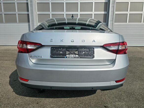 2023 Skoda Superb III Рестайлинг, серебристый, 2650000 рублей - вид 6