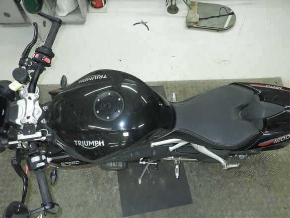 2021 Triumph Speed Triple, чёрный, 1200000 рублей - вид 16