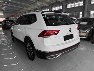 2023 Volkswagen Tiguan II Рестайлинг, белый, 2490000 рублей, вид 4